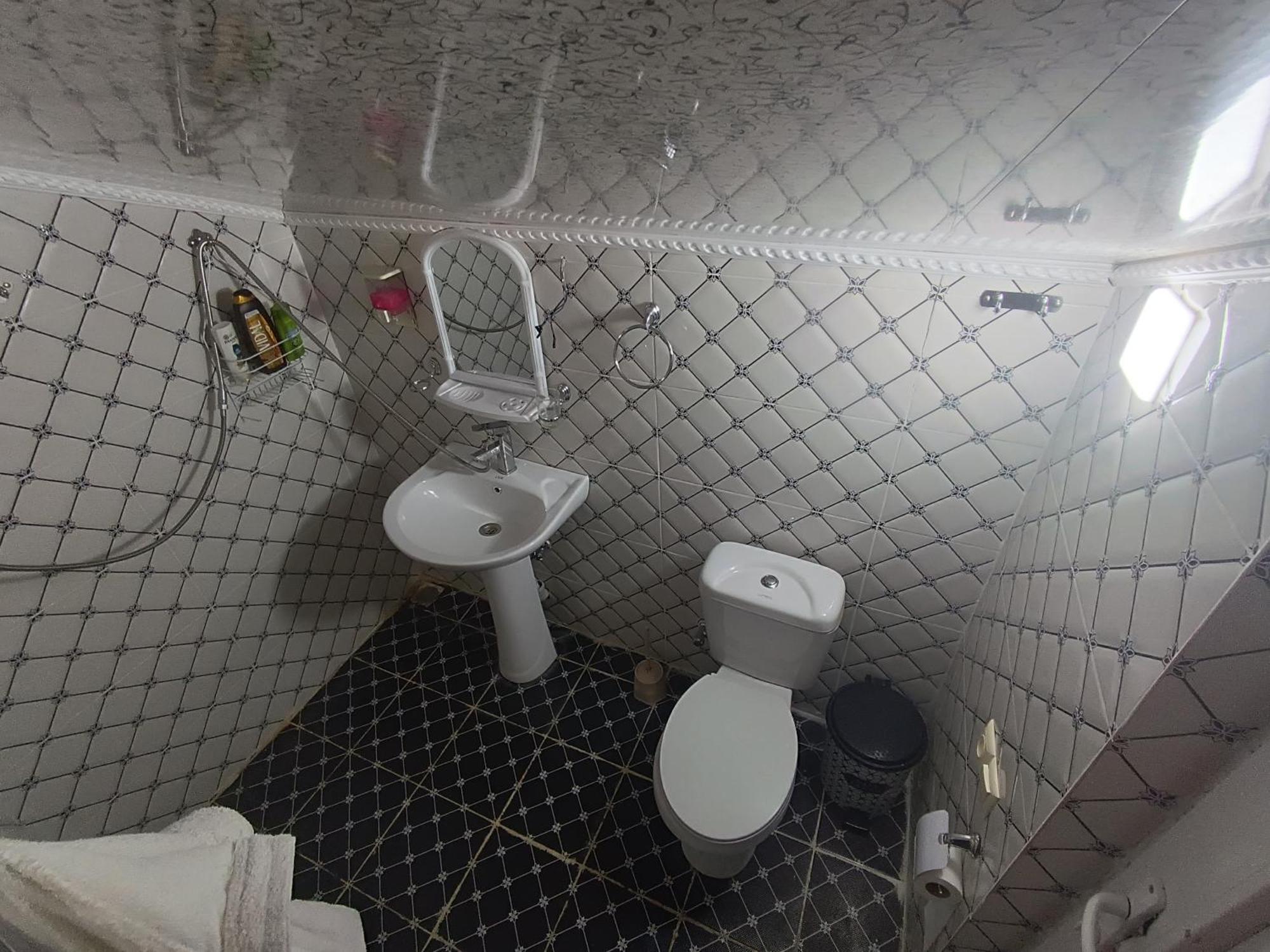 ホテル Light House クタイシ 部屋 写真